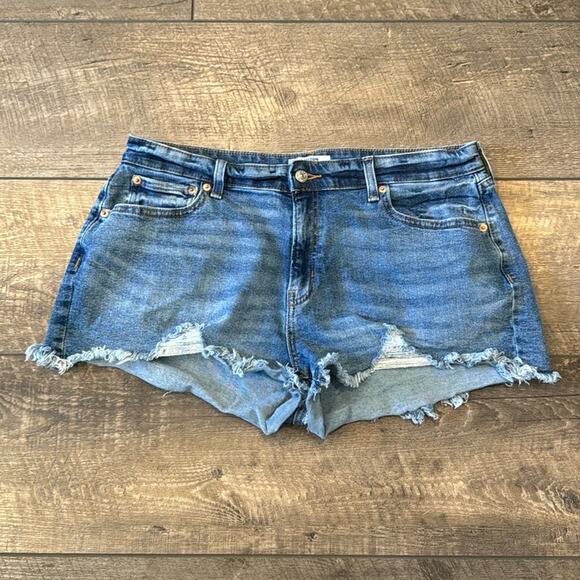 Denizen from Levi's Women's High Rise Jean Shorts Medium Wash Size 18 - Picture 2 of 9